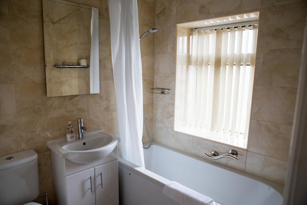 Oak House Bb Bed and Breakfast Oldham Exteriör bild